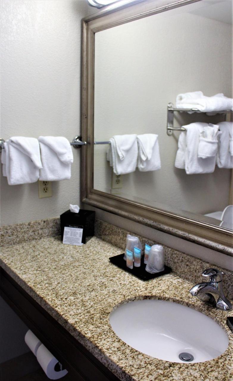 Aqua Beach Inn Myrtle Beach Bagian luar foto